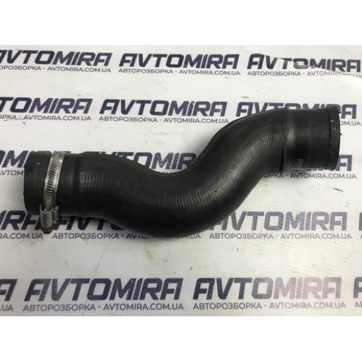 Патрубок інтеркулера Opel Astra H 1.9 СDTI 2004-2010 55557037